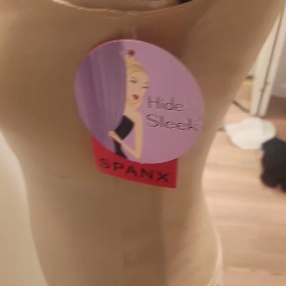 SPANX Tan Fitted Tank Top with Seamless Design - Picture 6 of 8